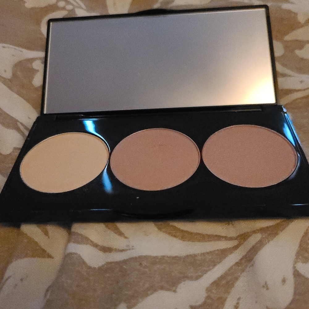 sold * Smashbox Spotlight Palette - Picture 3 of 7